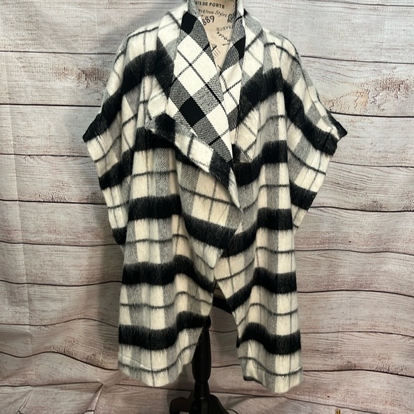 Lucky Brand Ruana Cape Loose Sleeves Buffalo Plaid Open Front Wool Blend M/L - Picture 2 of 8